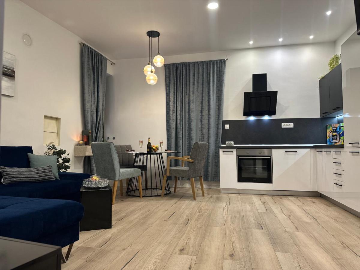 V Apartment Шибеник Екстер'єр фото